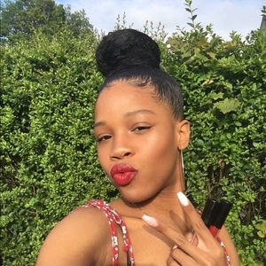 Meet your Posher, Victoria